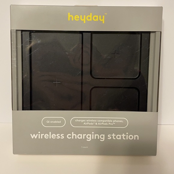Heyday Black 10W Qi Wireless Charging Station - Compatible for Phone & AirPods - Picture 2 of 5